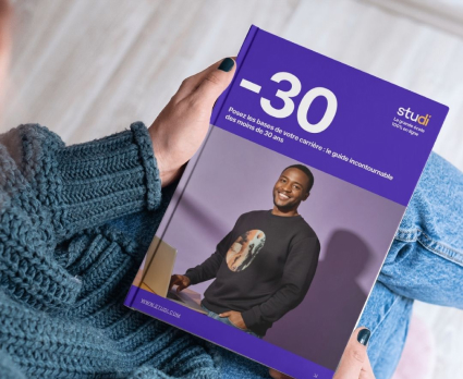 mockup livre blanc jeune